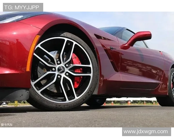 足球明星与跑车的魅力对比探讨：谁更能引领风潮与激情